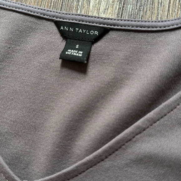 Grey Ann Taylor top with detailed sleeves - Picture 2 of 3